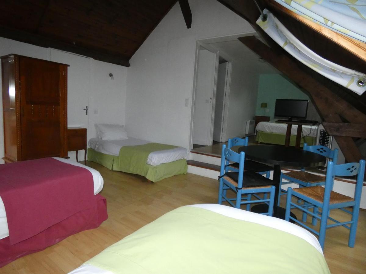 Logis Hotel Restaurant Auberge Saint Martin Surville  Exterior photo